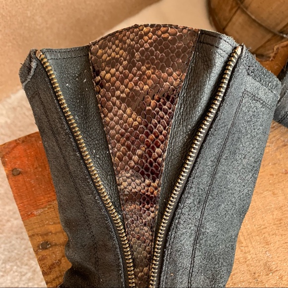 UGG Australia Women’s Silva Black Boot - Picture 9 of 12